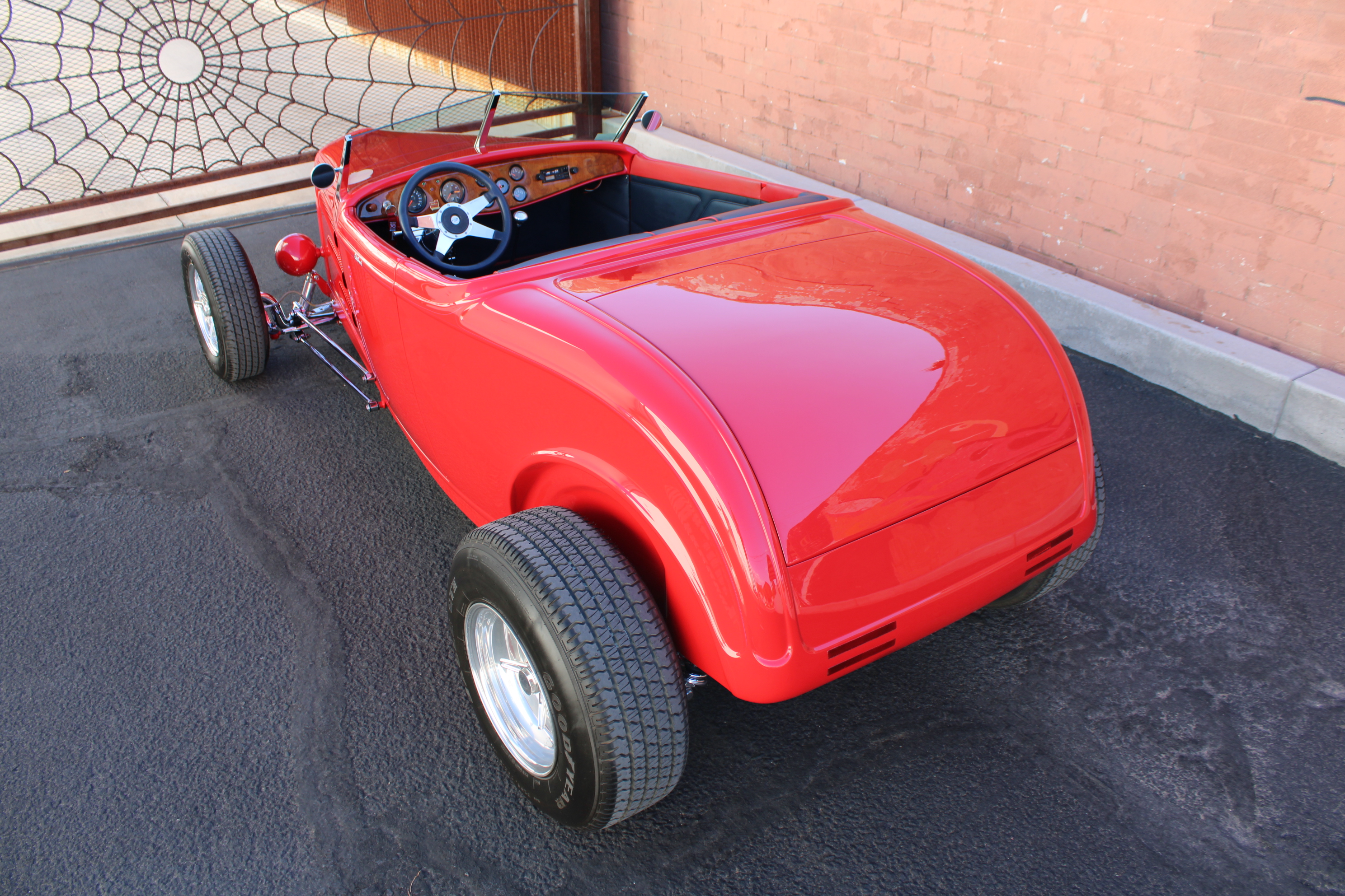 ピッグ　custom order The ex “Vic Edelbrock” 1932 Ford Roadster – Tucson Classic Motor Co