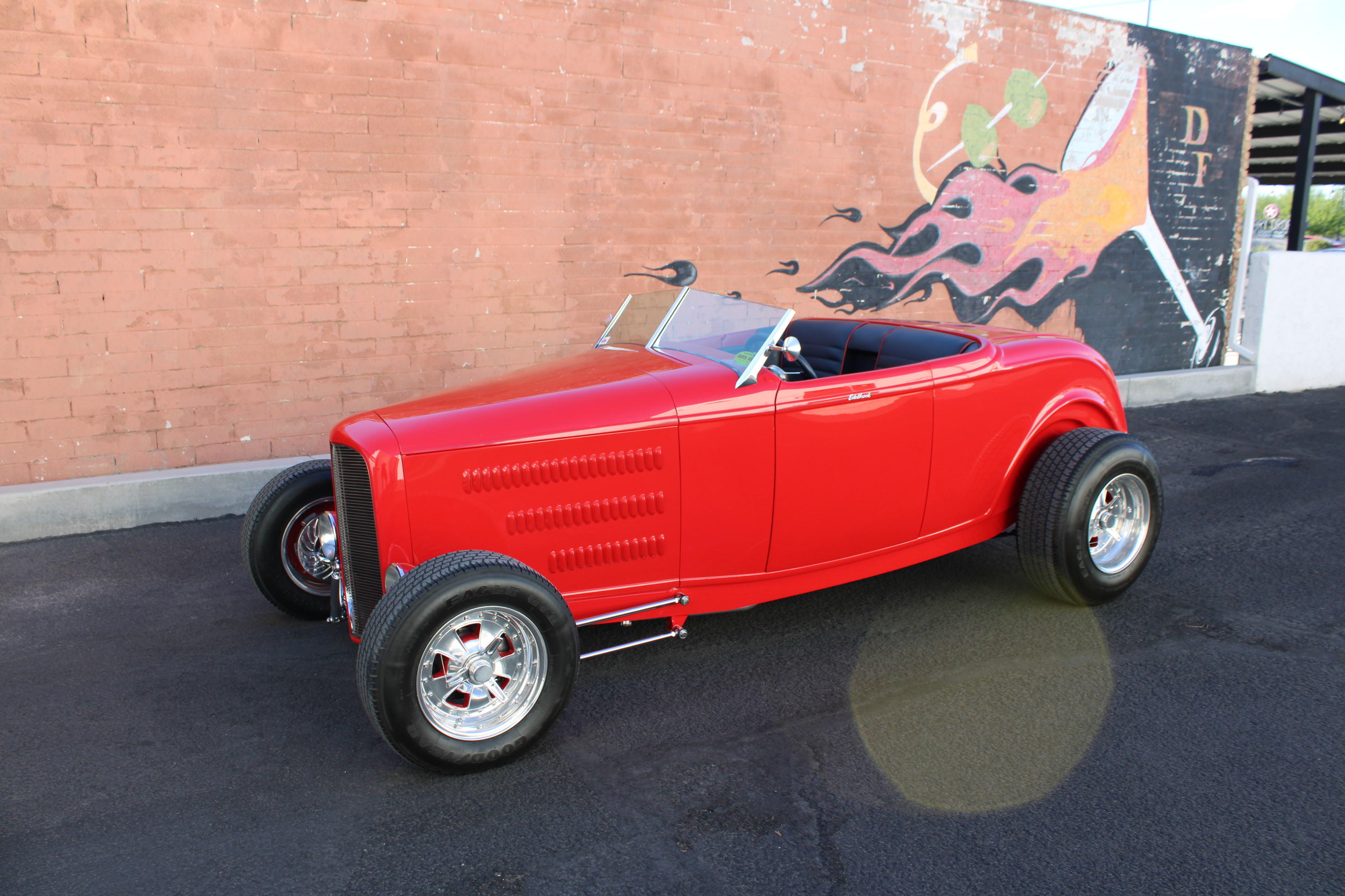 ピッグ　custom order The ex “Vic Edelbrock” 1932 Ford Roadster – Tucson Classic Motor Co