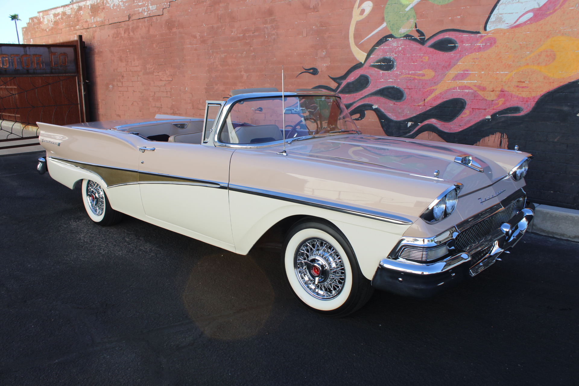 1958 Ford Fairlane 500 Skyliner Hardtop Convertible. – Tucson